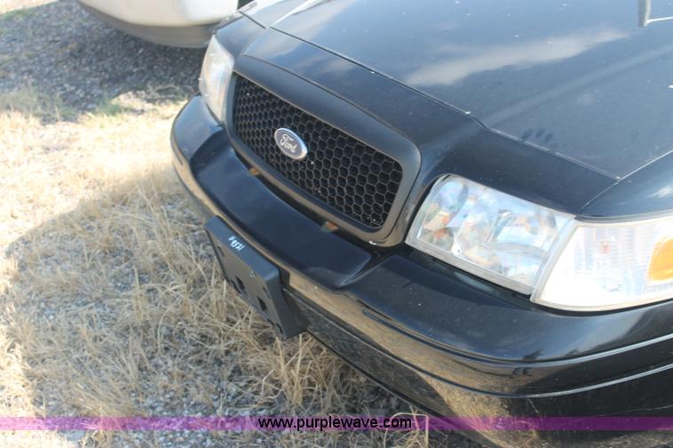 image for item AJ9306 2004 Ford Crown Victoria Police Interceptor