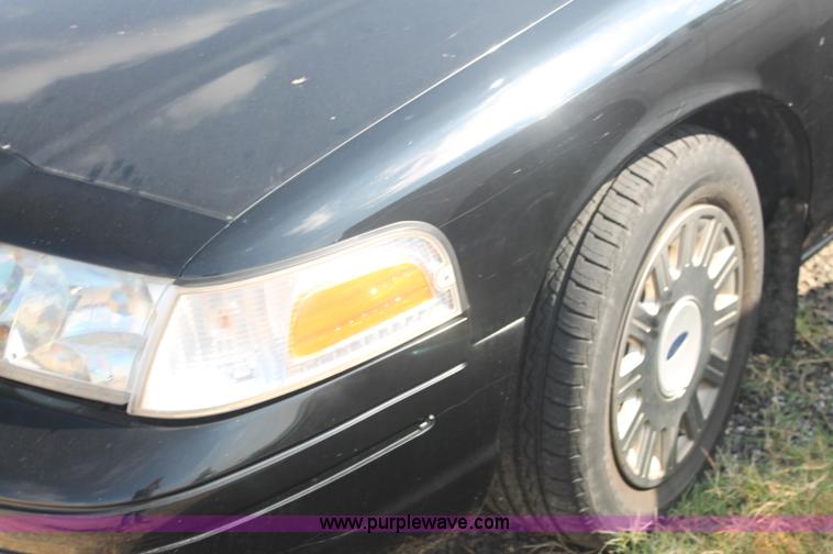 image for item AJ9306 2004 Ford Crown Victoria Police Interceptor