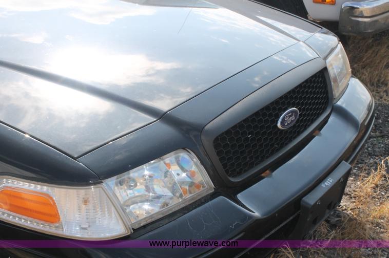 image for item AJ9306 2004 Ford Crown Victoria Police Interceptor