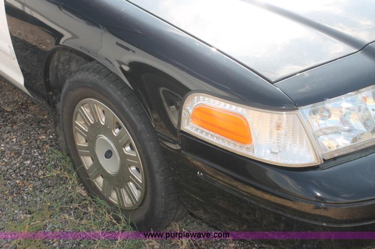 image for item AJ9306 2004 Ford Crown Victoria Police Interceptor