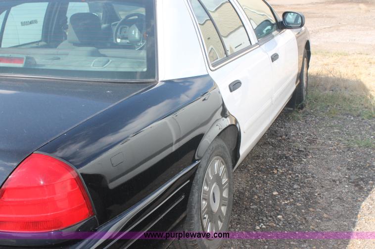 image for item AJ9306 2004 Ford Crown Victoria Police Interceptor
