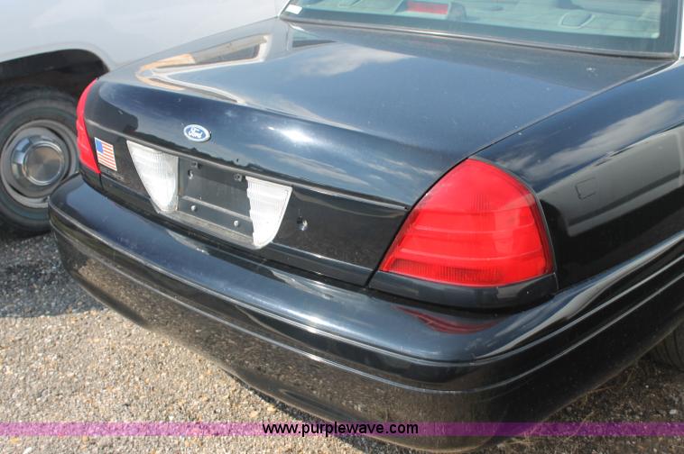 image for item AJ9306 2004 Ford Crown Victoria Police Interceptor