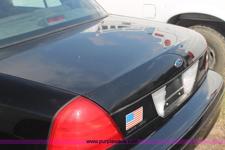 image for item AJ9306 2004 Ford Crown Victoria Police Interceptor