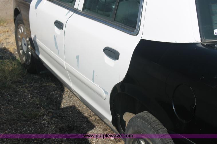 image for item AJ9306 2004 Ford Crown Victoria Police Interceptor