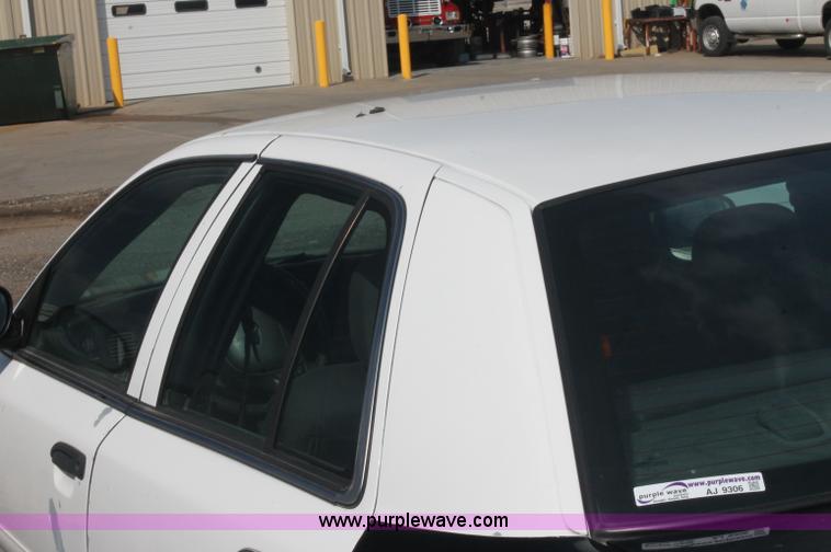 image for item AJ9306 2004 Ford Crown Victoria Police Interceptor