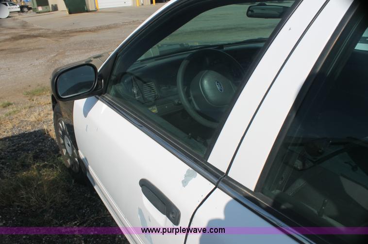 image for item AJ9306 2004 Ford Crown Victoria Police Interceptor