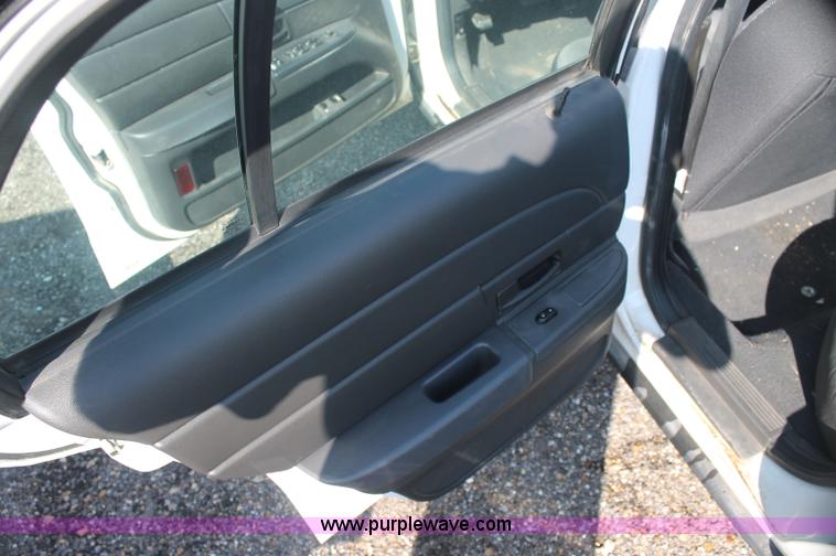image for item AJ9308 2003 Ford Crown Victoria Police Interceptor