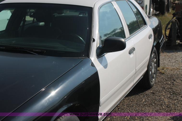 image for item AJ9308 2003 Ford Crown Victoria Police Interceptor