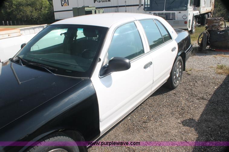image for item AJ9308 2003 Ford Crown Victoria Police Interceptor