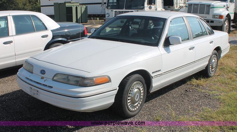 image for item AJ9309 1992 Ford Crown Victoria