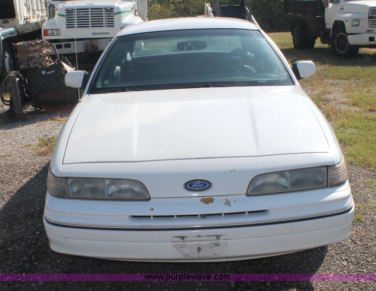 image for item AJ9309 1992 Ford Crown Victoria