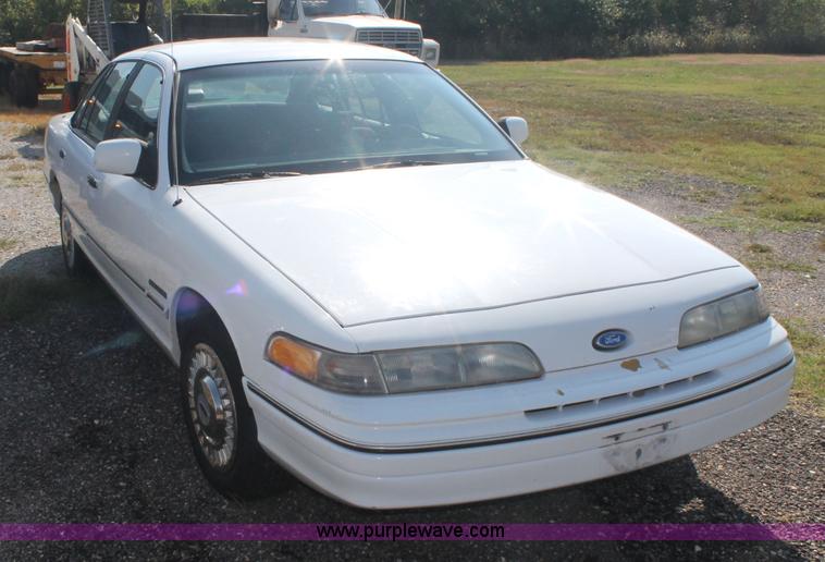 image for item AJ9309 1992 Ford Crown Victoria