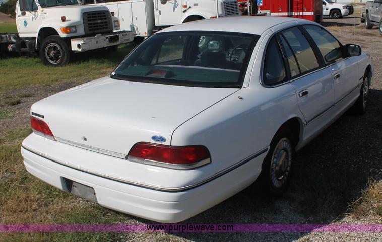 image for item AJ9309 1992 Ford Crown Victoria