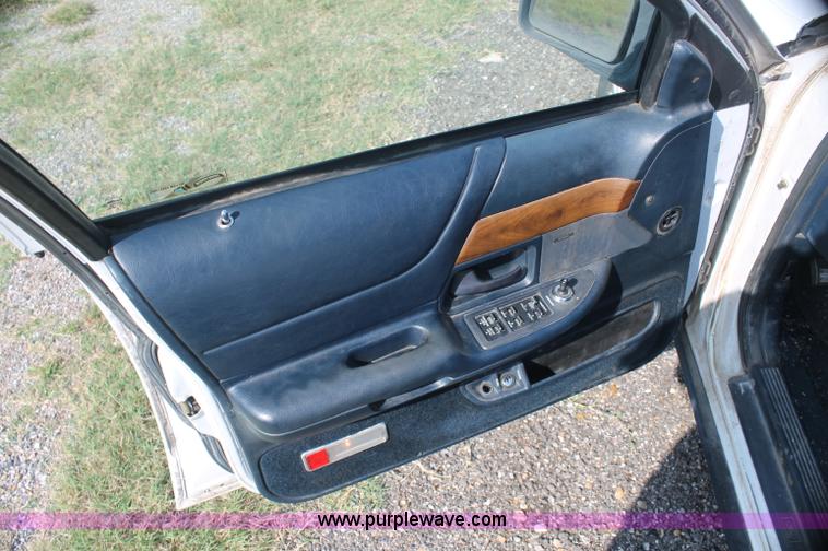 image for item AJ9309 1992 Ford Crown Victoria