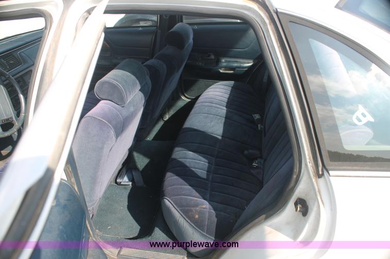 image for item AJ9309 1992 Ford Crown Victoria