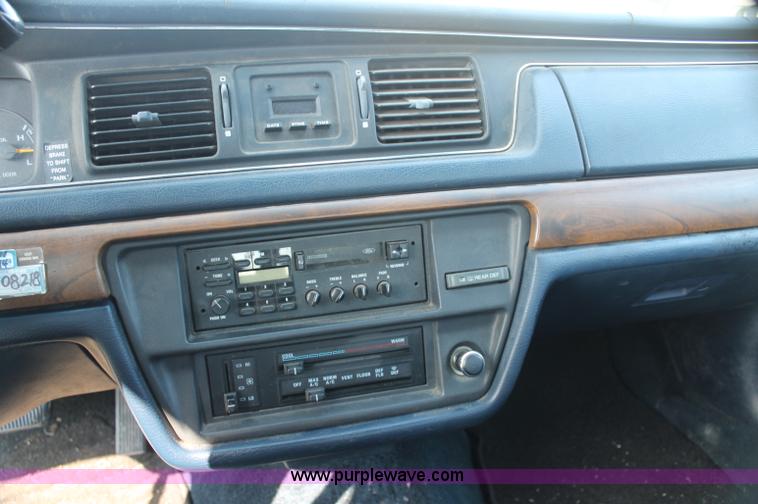 image for item AJ9309 1992 Ford Crown Victoria