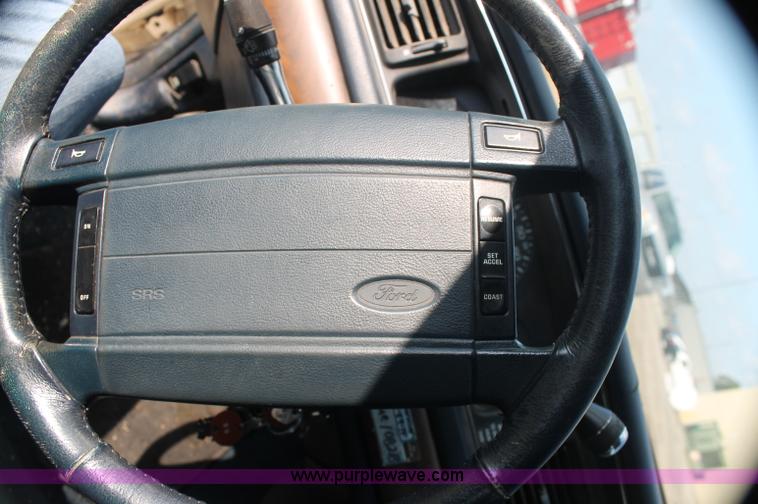 image for item AJ9309 1992 Ford Crown Victoria