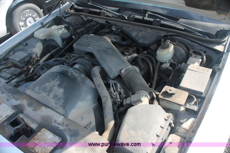 image for item AJ9309 1992 Ford Crown Victoria