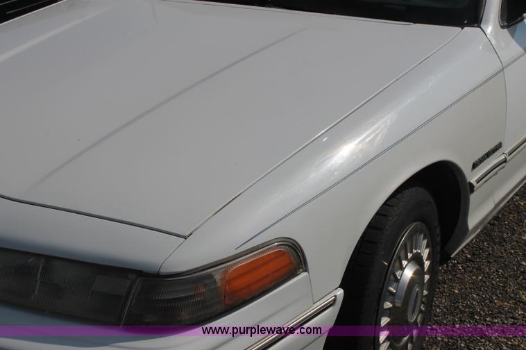 image for item AJ9309 1992 Ford Crown Victoria