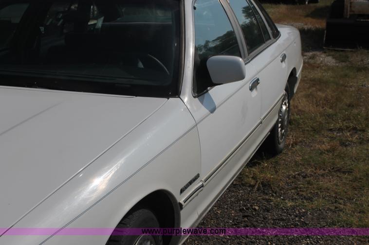 image for item AJ9309 1992 Ford Crown Victoria