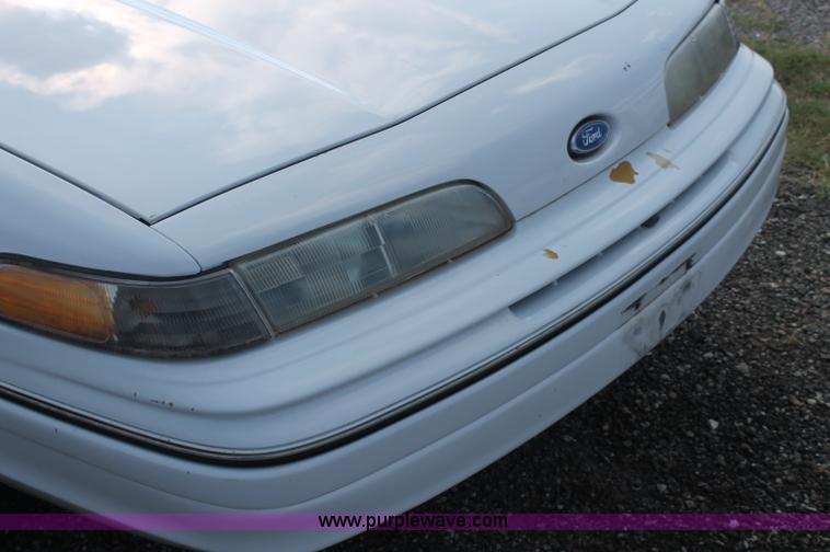 image for item AJ9309 1992 Ford Crown Victoria