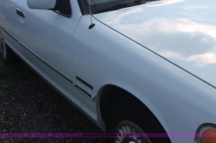 image for item AJ9309 1992 Ford Crown Victoria