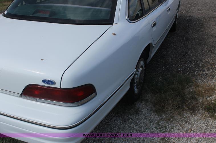image for item AJ9309 1992 Ford Crown Victoria