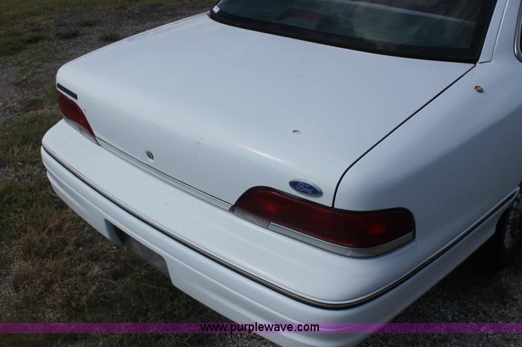 image for item AJ9309 1992 Ford Crown Victoria