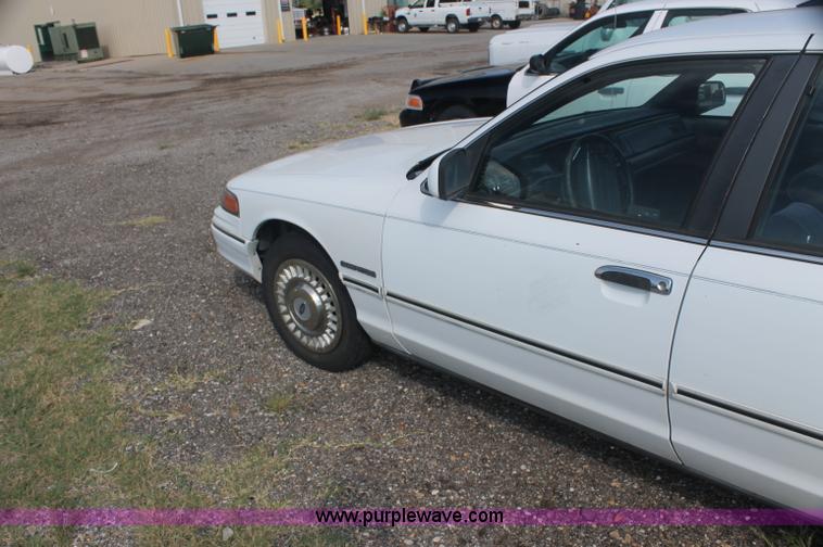 image for item AJ9309 1992 Ford Crown Victoria