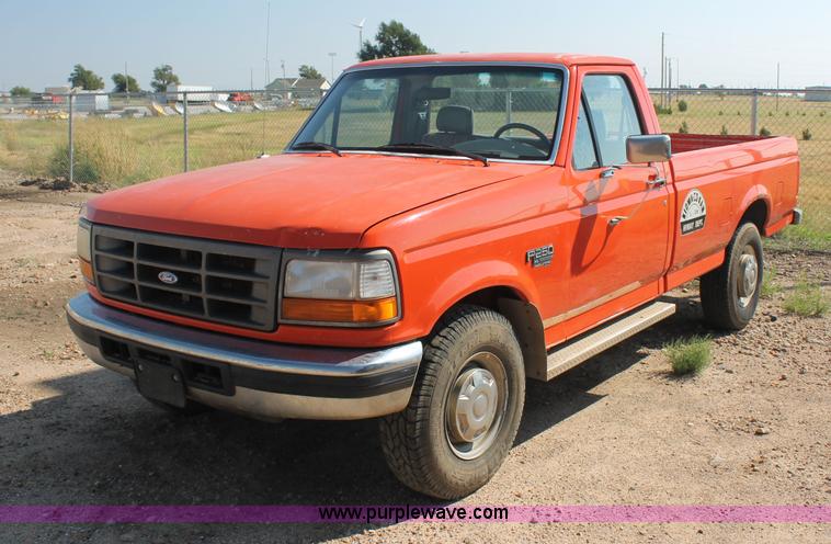 image for item AJ9315 1996 Ford F250 HD XL pickup truck