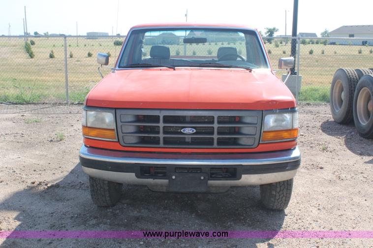 image for item AJ9315 1996 Ford F250 HD XL pickup truck