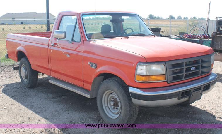 image for item AJ9315 1996 Ford F250 HD XL pickup truck