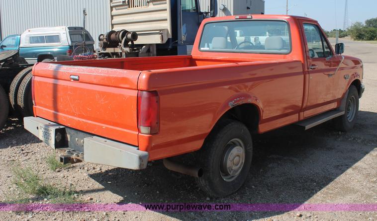 image for item AJ9315 1996 Ford F250 HD XL pickup truck