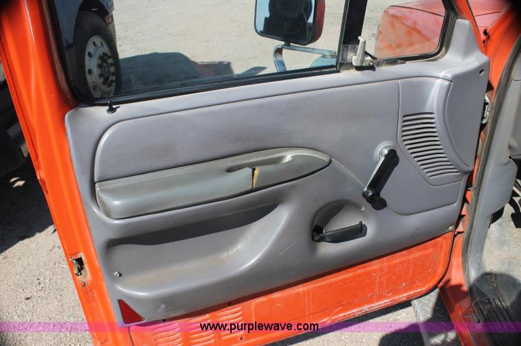 image for item AJ9315 1996 Ford F250 HD XL pickup truck