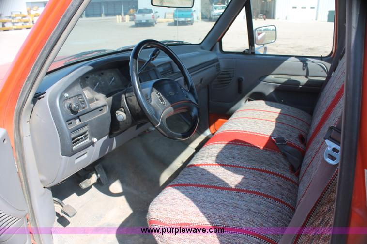 image for item AJ9315 1996 Ford F250 HD XL pickup truck