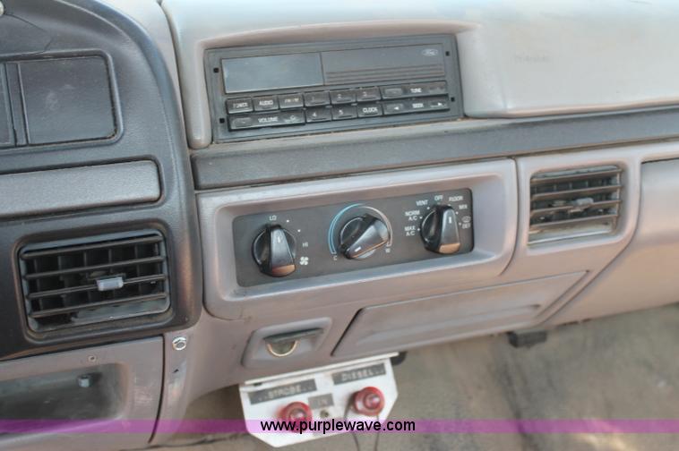 image for item AJ9315 1996 Ford F250 HD XL pickup truck