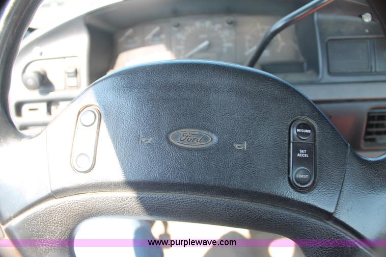 image for item AJ9315 1996 Ford F250 HD XL pickup truck