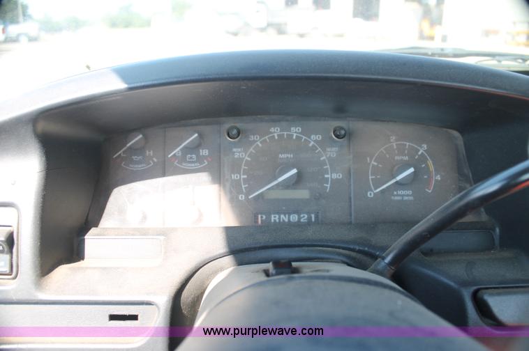 image for item AJ9315 1996 Ford F250 HD XL pickup truck