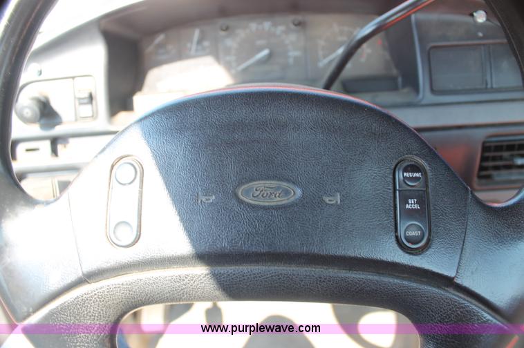 image for item AJ9315 1996 Ford F250 HD XL pickup truck