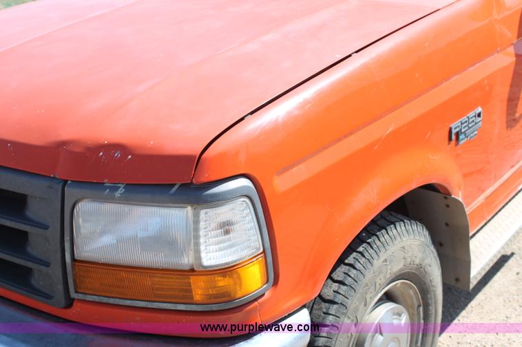 image for item AJ9315 1996 Ford F250 HD XL pickup truck
