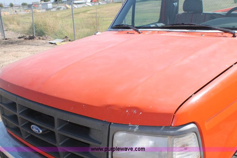 image for item AJ9315 1996 Ford F250 HD XL pickup truck