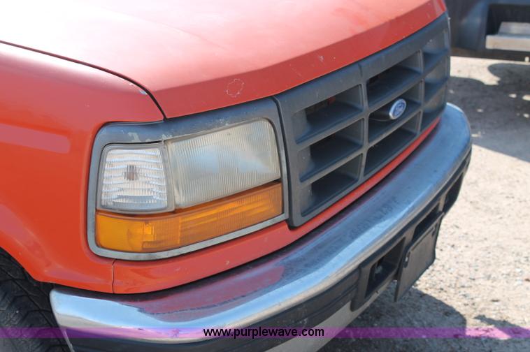 image for item AJ9315 1996 Ford F250 HD XL pickup truck
