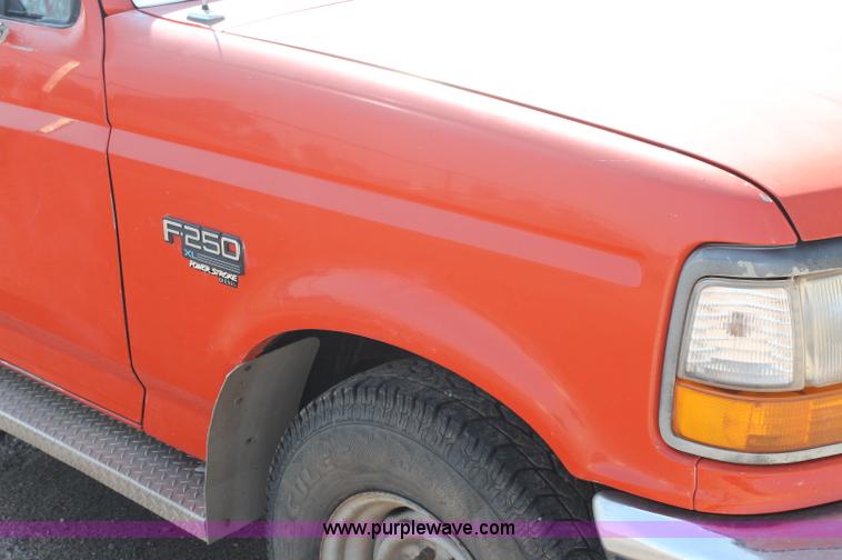 image for item AJ9315 1996 Ford F250 HD XL pickup truck