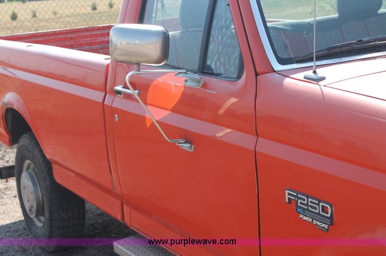 image for item AJ9315 1996 Ford F250 HD XL pickup truck