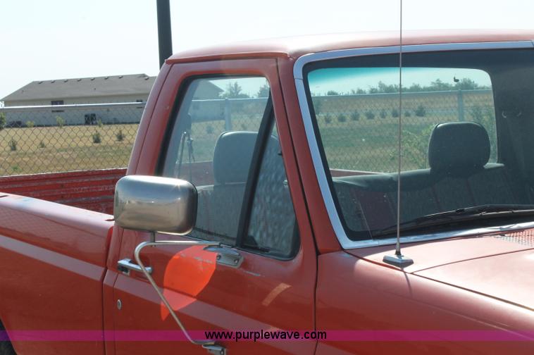 image for item AJ9315 1996 Ford F250 HD XL pickup truck