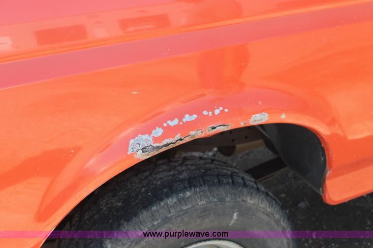 image for item AJ9315 1996 Ford F250 HD XL pickup truck