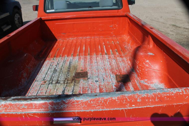 image for item AJ9315 1996 Ford F250 HD XL pickup truck