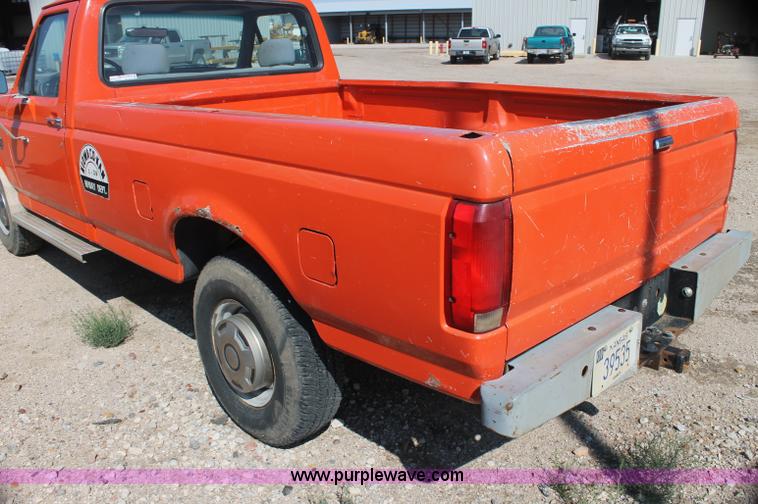 image for item AJ9315 1996 Ford F250 HD XL pickup truck