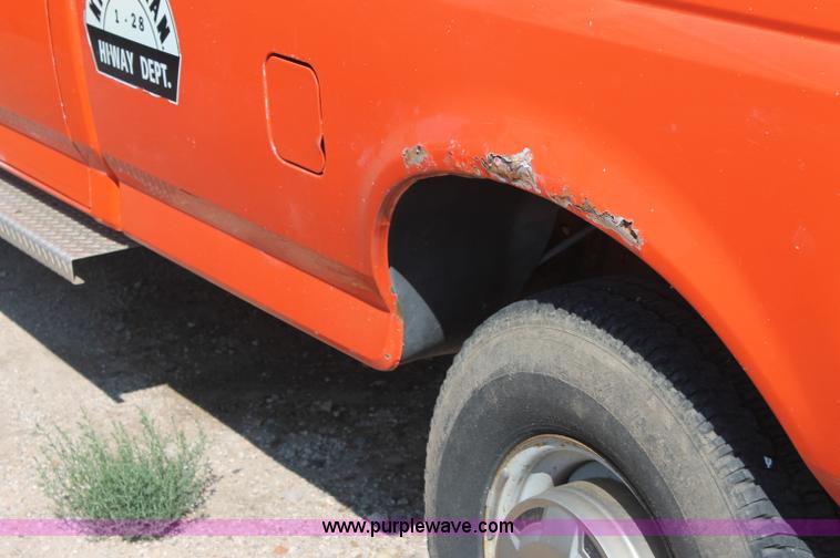 image for item AJ9315 1996 Ford F250 HD XL pickup truck