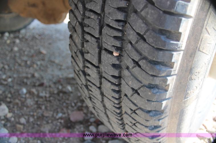 image for item AJ9315 1996 Ford F250 HD XL pickup truck